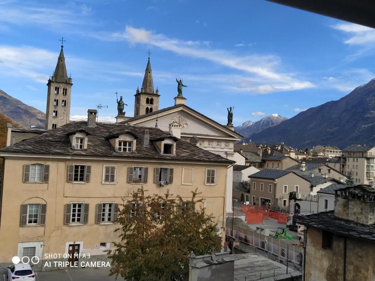 Un Oeil Sur La Cathedrale Apartment อาออสตา ภายนอก รูปภาพ